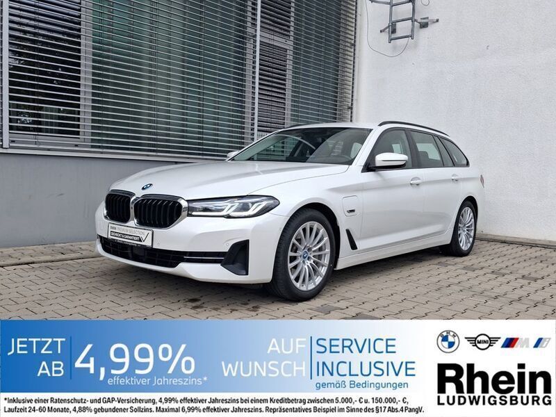 Weiß Gebraucht 2021 BMW 530e Sport Line Kombi | 30.880 € (Fairer Preis) - Bild 1/4