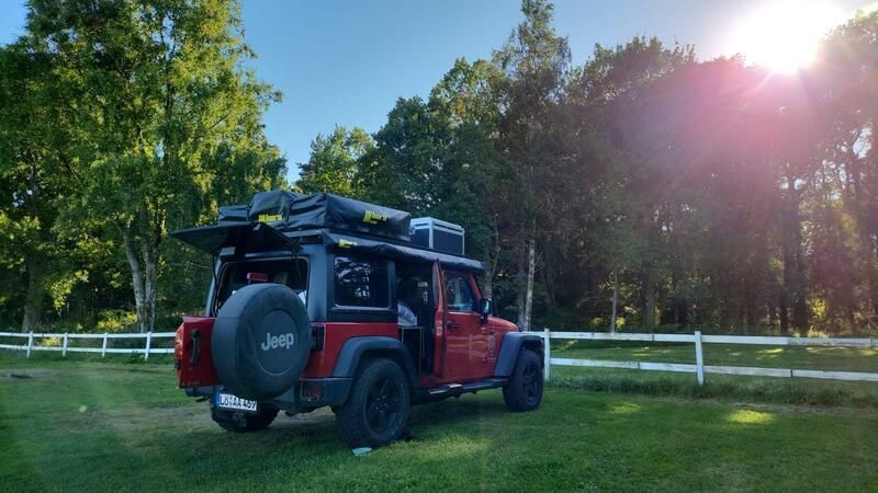 Rot Gebraucht 2012 Jeep Wrangler Unlimited Sport SUV | 25.000 € (Etwas zu teuer) - Bild 1/4