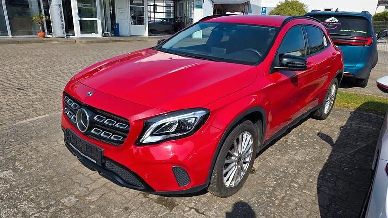 Gebraucht Mercedes GLA200 156 PS (114 kW) 2018 Rot SUV