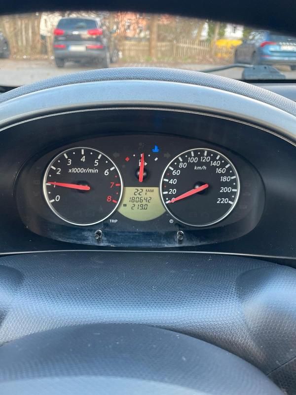 Gebraucht Nissan Micra 65 PS (47 kW) 2005 Rot Kleinwagen