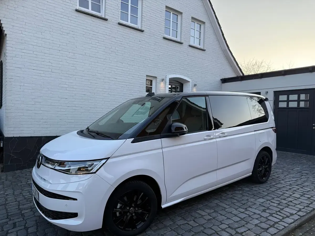 Gebraucht VW Multivan Edition 218 PS (160 kW) 2024 Weiß Van / Kleinbus