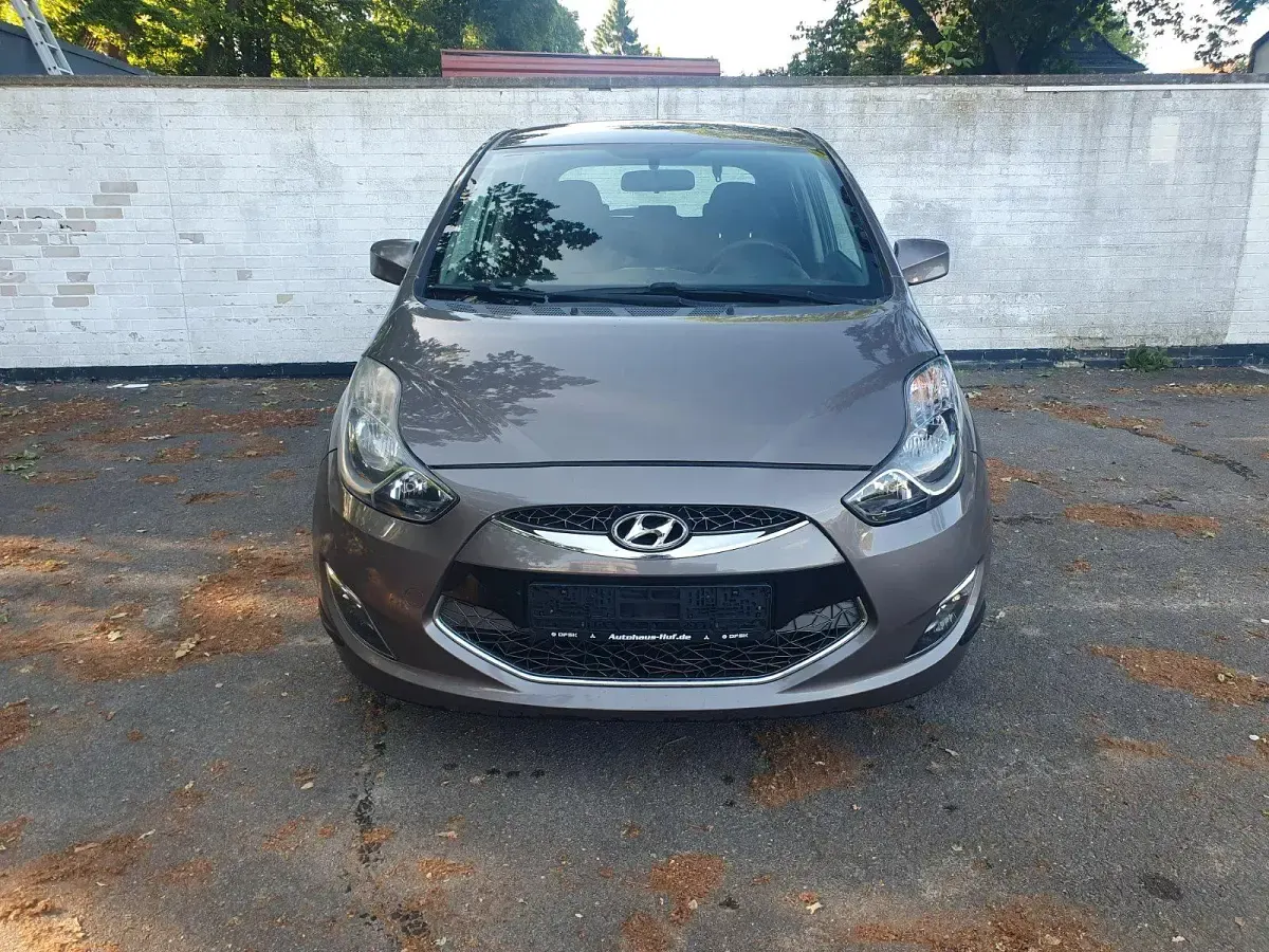 Gebraucht Hyundai ix20 90 PS (66 kW) 2012 Braun Kleinwagen