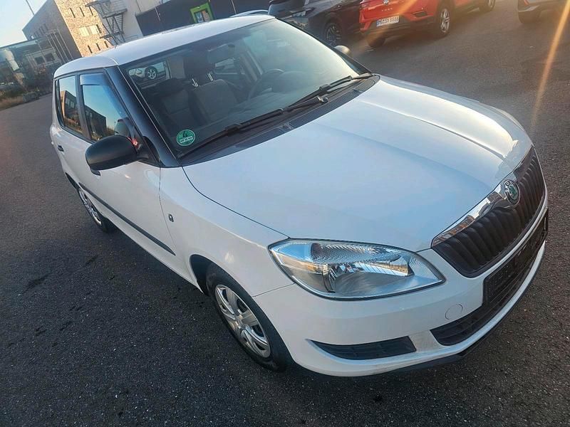 Gebraucht Skoda Fabia 60 PS (44 kW) 2012 Weiß Kleinwagen