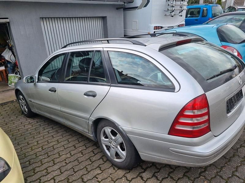 Gebraucht Mercedes C220 Classic 143 PS (105 kW) 2002 Silber Kombi