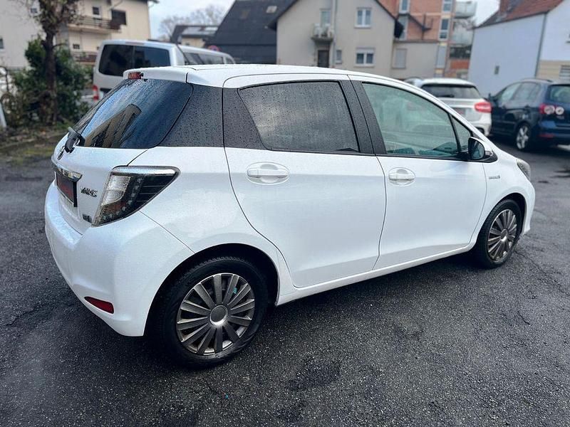 Gebraucht Toyota Yaris Hybrid Edition 75 PS (55 kW) 2014 Super white 2 Kleinwagen