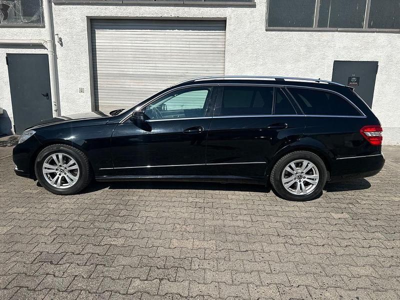 Gebraucht Mercedes E200 184 PS (135 kW) 2010 Schwarz Kombi