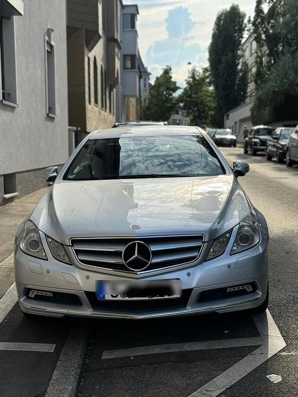 Silber Gebraucht 2009 Mercedes E350 Coupé | 5.800 € (Superpreis) - Bild 1/4