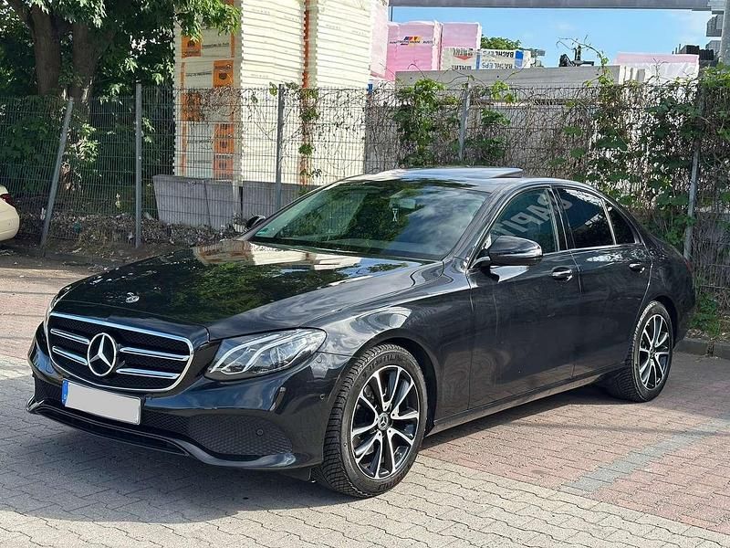 Gebraucht 2019 Mercedes E220 Avantgarde Limousine | 34.500 € (Etwas zu teuer) - Bild 1/4