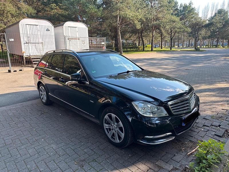 Gebraucht Mercedes C250 Elegance 204 PS (150 kW) 2011 Schwarz Kombi