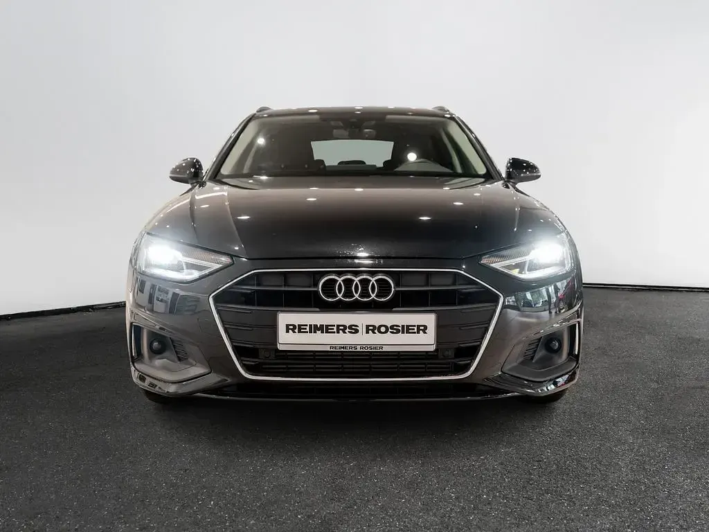 Gebraucht Audi A4 Basis 150 PS (110 kW) 2022 Schwarz Kombi