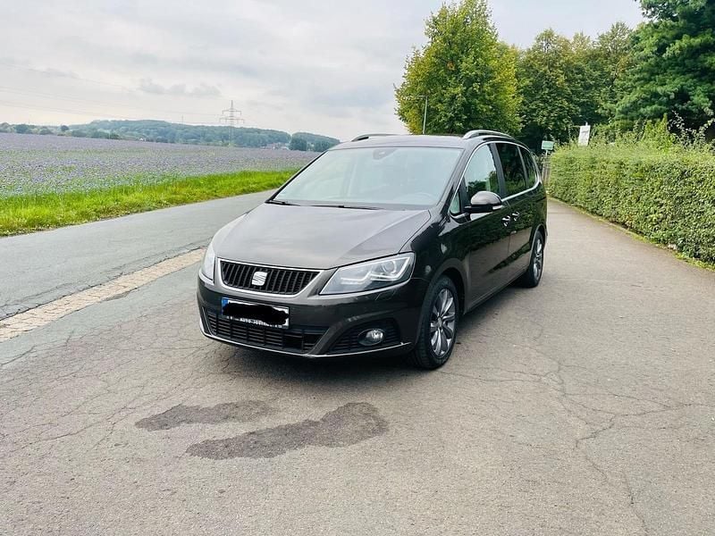 Braun Gebraucht 2015 Seat Alhambra Van / Kleinbus | 12.500 € (Teuer) - Bild 1/4