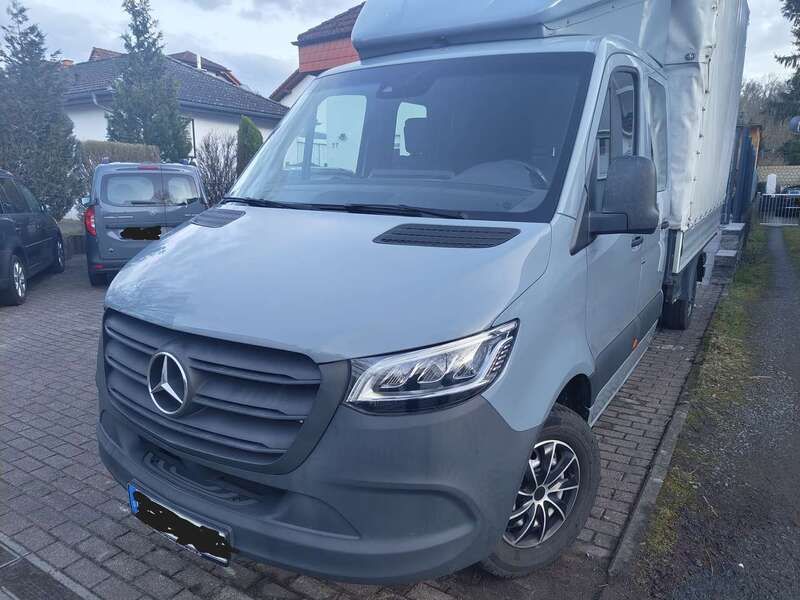 Grau Gebraucht 2020 Mercedes Sprinter Van | 39.500 € (Etwas zu teuer) - Bild 1/4