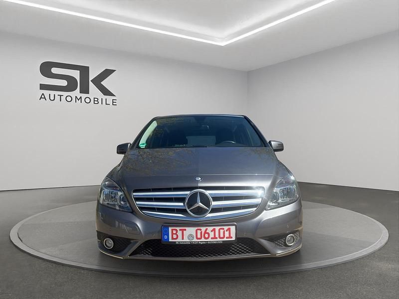 Gebraucht Mercedes B200 156 PS (114 kW) 2012 Grau Van / Kleinbus