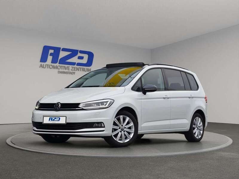 Oryxweiß perlmutteffekt Gebraucht 2023 VW Touran Highline Van / Kleinbus | 39.888 € (Teuer) - Bild 1/4