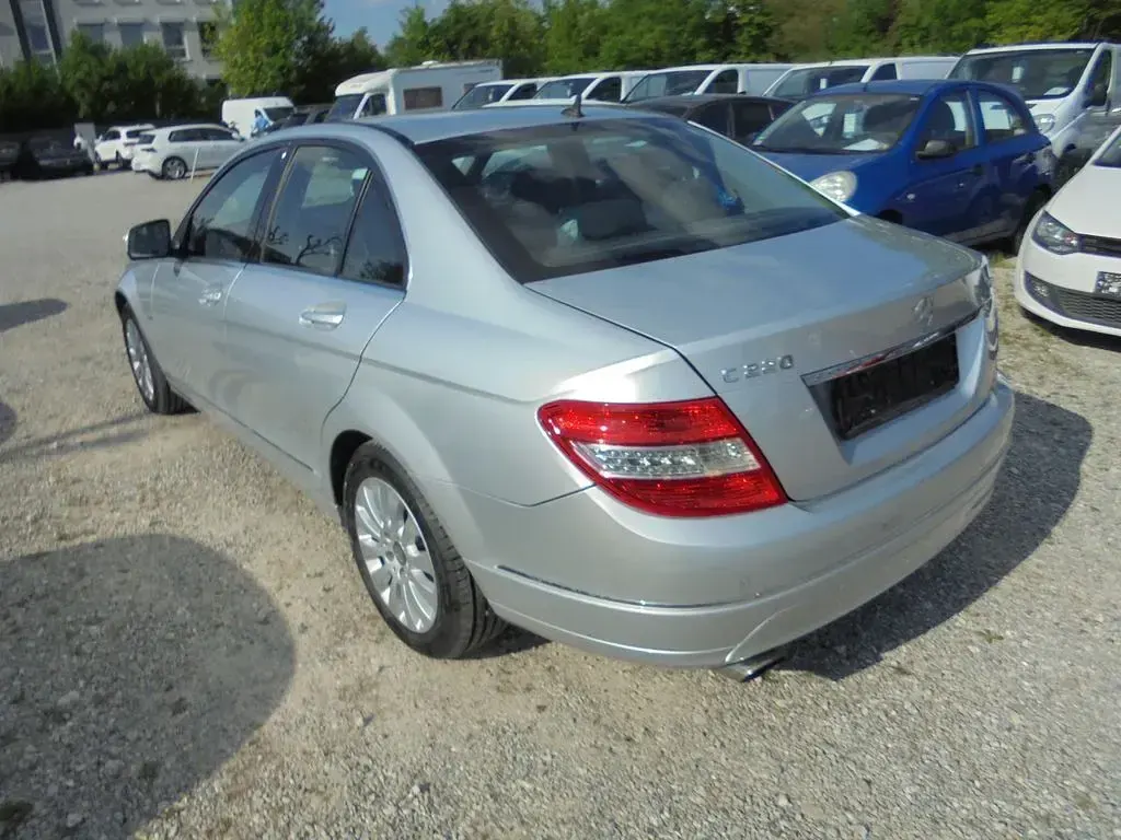 Usata Mercedes C220 Elegance 170 CV (125 kW) 2008 Argento Berlina