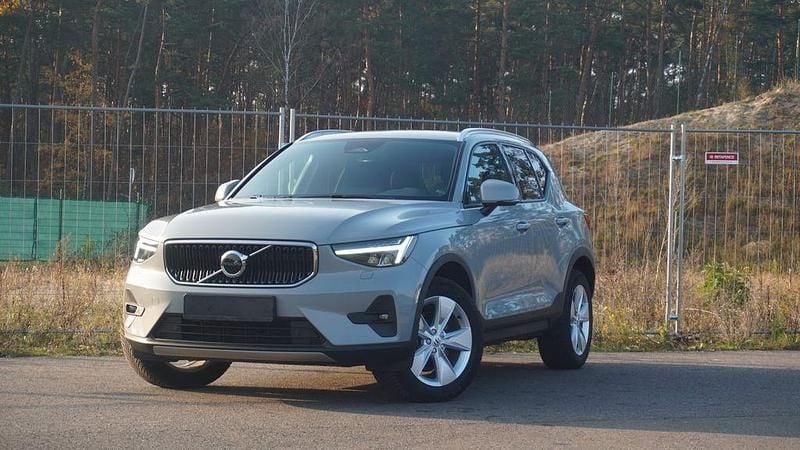 Gebraucht Volvo XC40 Core 163 PS (119 kW) 2023 Grau SUV