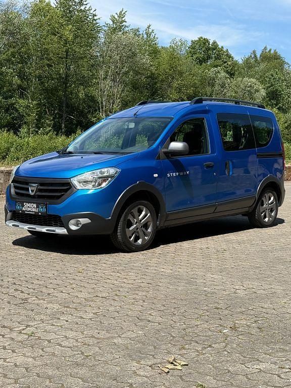 Blau Gebraucht 2017 Dacia Dokker Stepway Van | 9.890 € (Guter Preis) - Bild 1/4