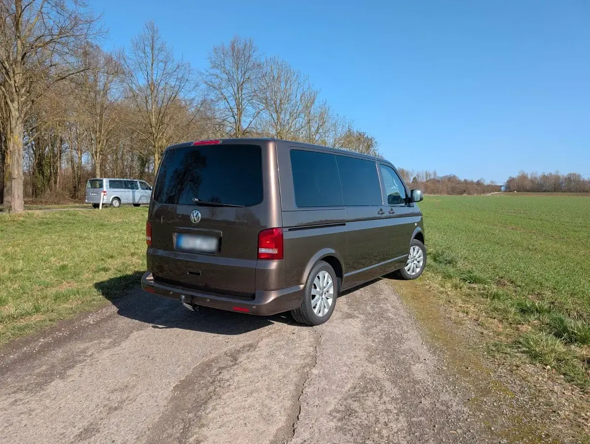 Gebraucht VW Multivan Edition 243 PS (178 kW) 2010 Braun Van / Kleinbus