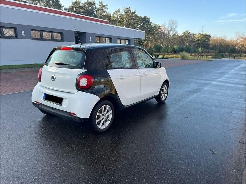 Gebraucht Smart ForFour Passion 90 PS (66 kW) 2015 Weiß Kleinwagen