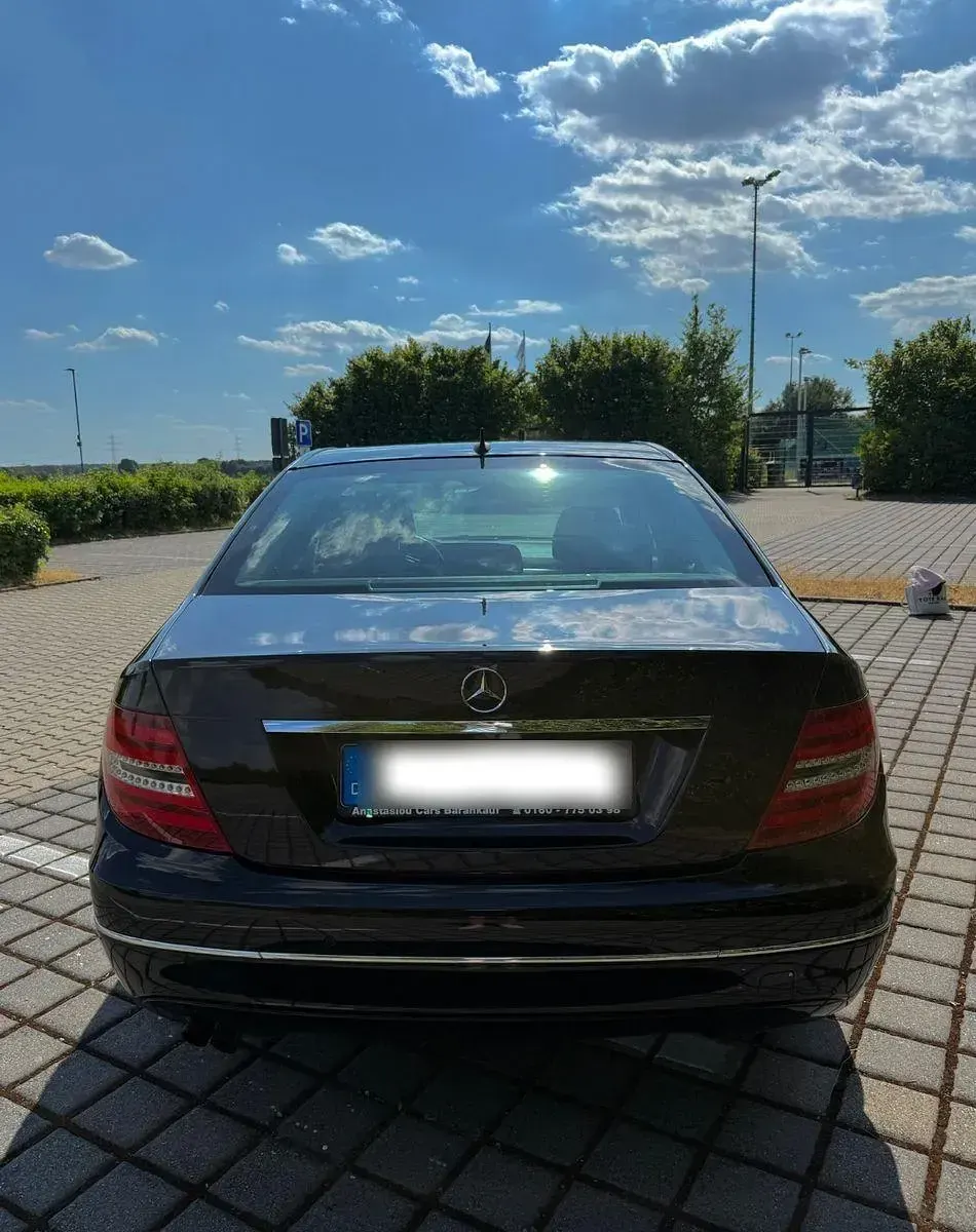 Gebraucht Mercedes C180 Avantgarde 156 PS (114 kW) 2012 Schwarz Limousine