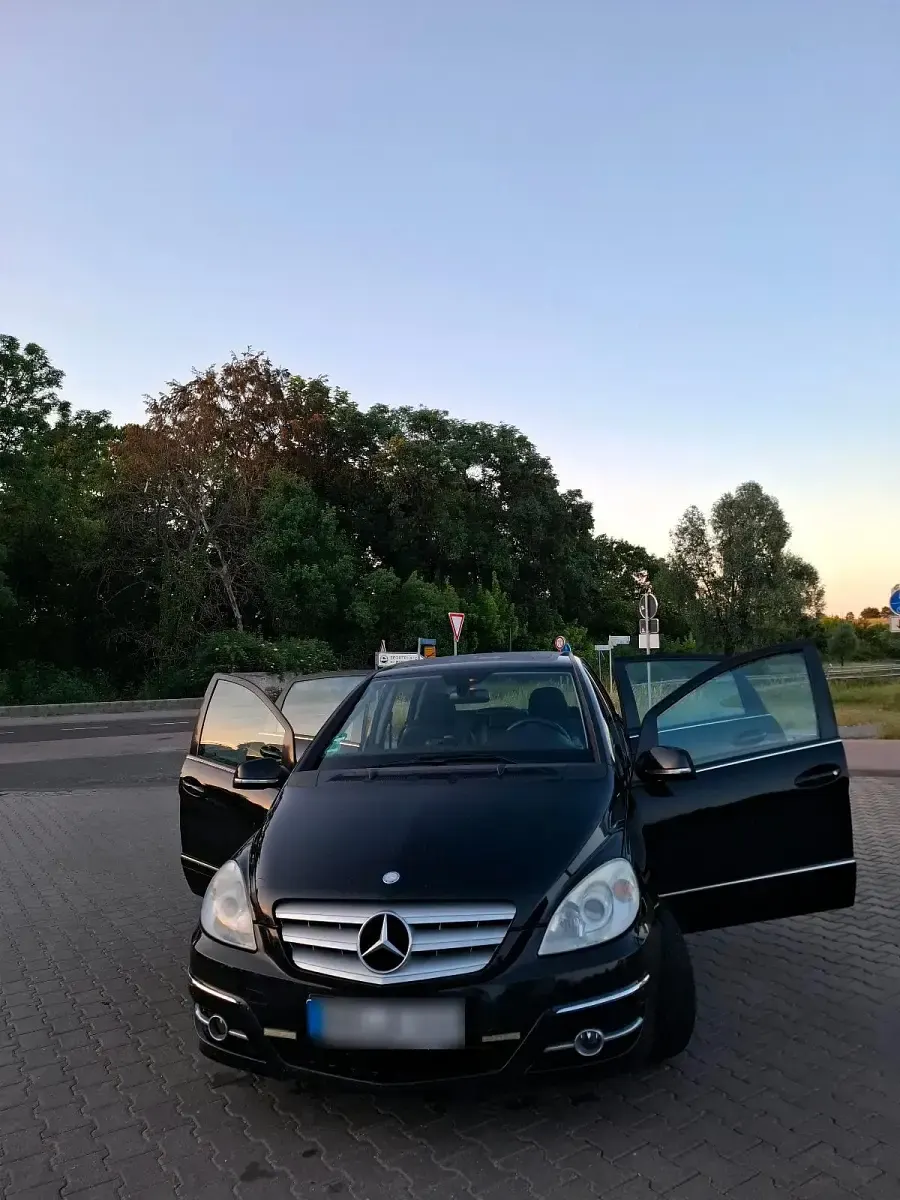 Gebraucht Mercedes B200 136 PS (100 kW) 2009 Schwarz Van / Kleinbus