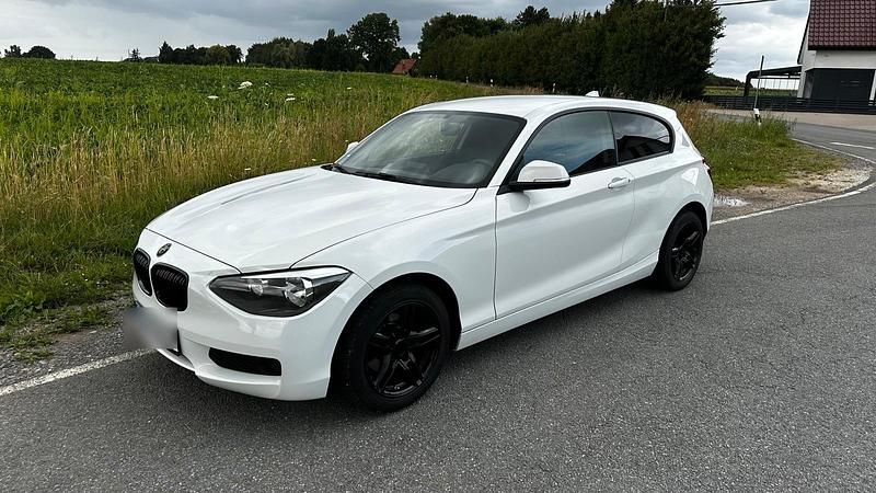 Weiß Gebraucht 2014 BMW 114 Performance Kleinwagen | 4.500 € (Guter Preis) - Bild 1/4