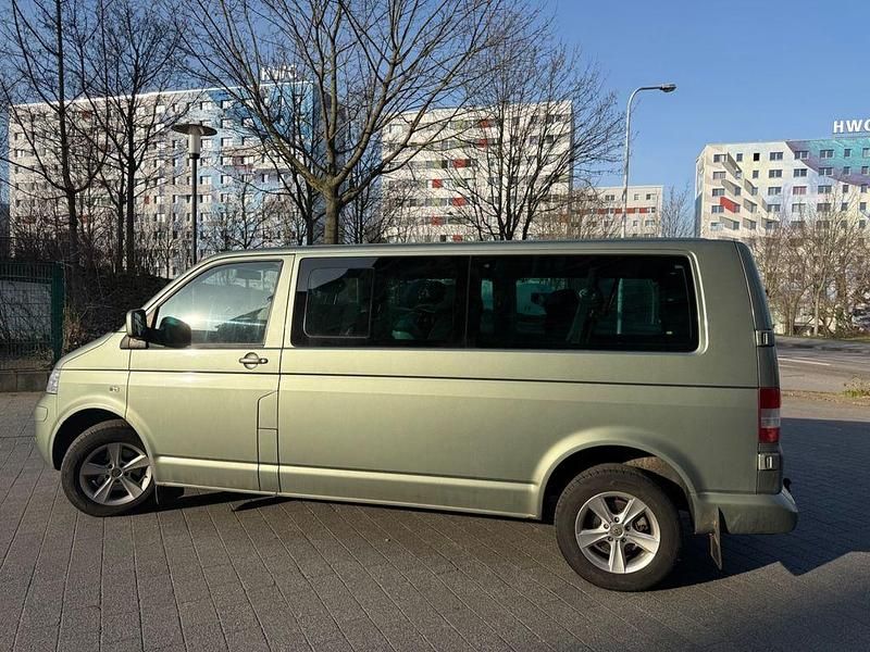 Gebraucht VW Caravelle 174 PS (127 kW) 2008 Grün Van / Kleinbus