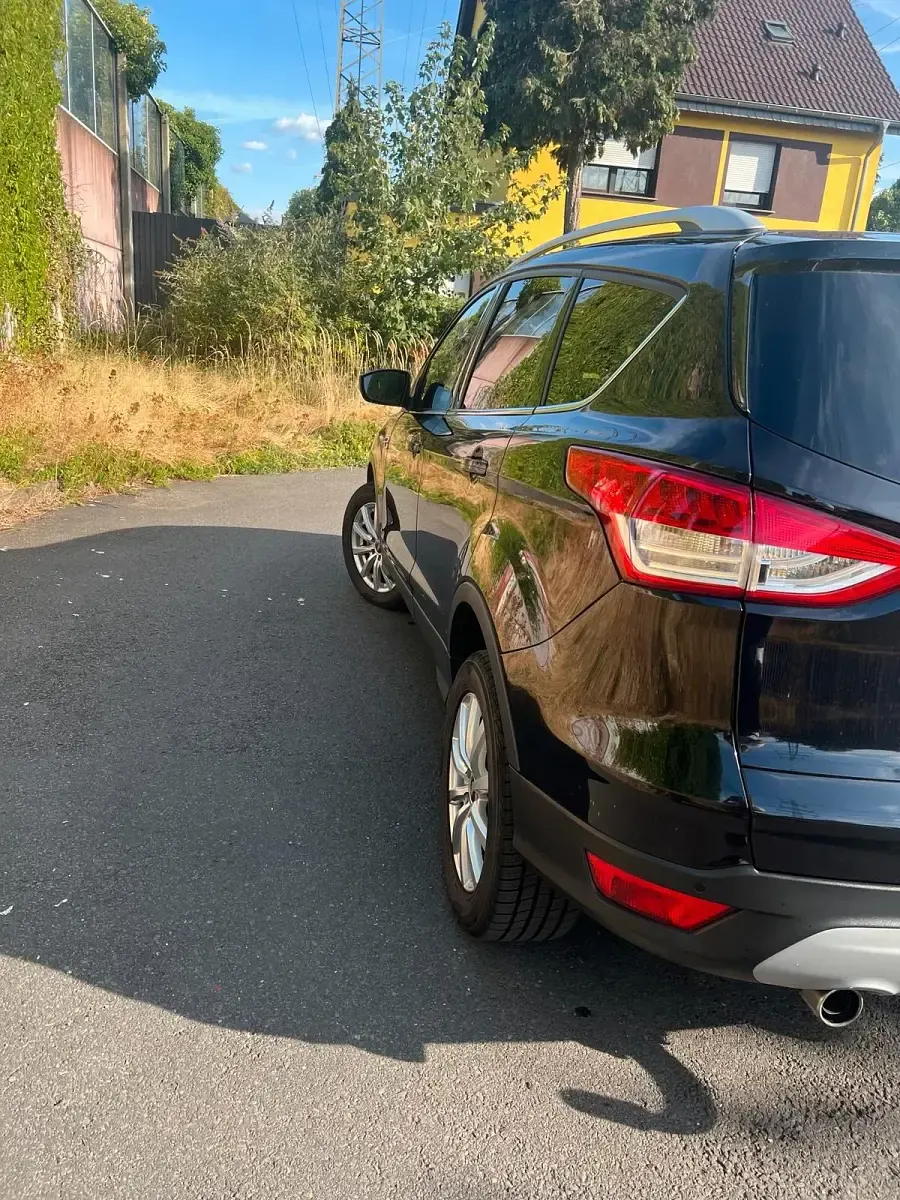Gebraucht Ford Kuga Ambiente 163 PS (119 kW) 2013 Schwarz SUV