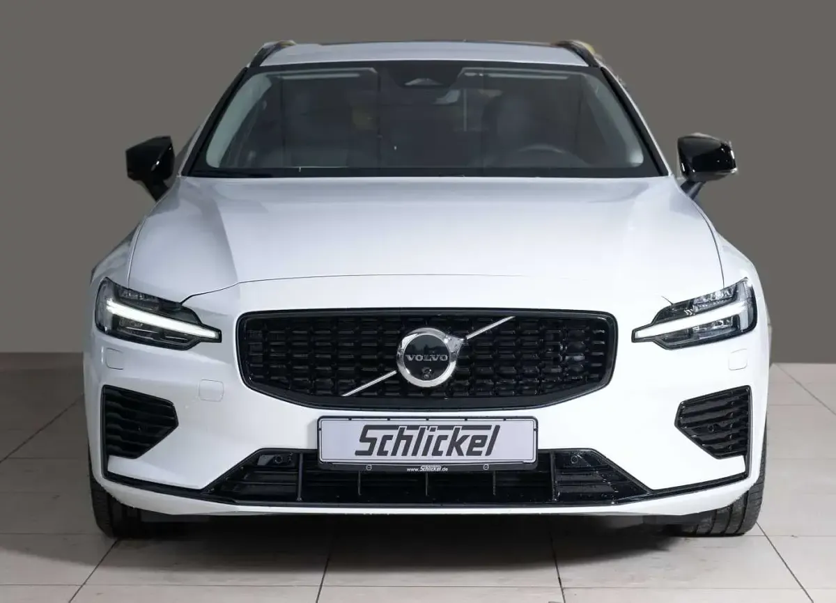 Gebraucht Volvo V60 Business Edition 398 PS (292 kW) 2025 Crystal white pearl Kombi