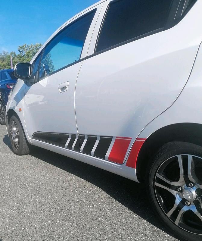 Weiß Gebraucht 2011 Chevrolet Spark Kleinwagen | 4.995 € (Teuer) - Bild 1/4