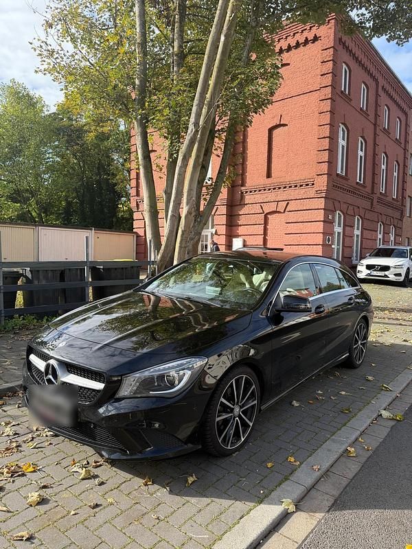 Schwarz Gebraucht 2016 Mercedes CLA200 Kombi | 16.800 € (Fairer Preis) - Bild 1/4