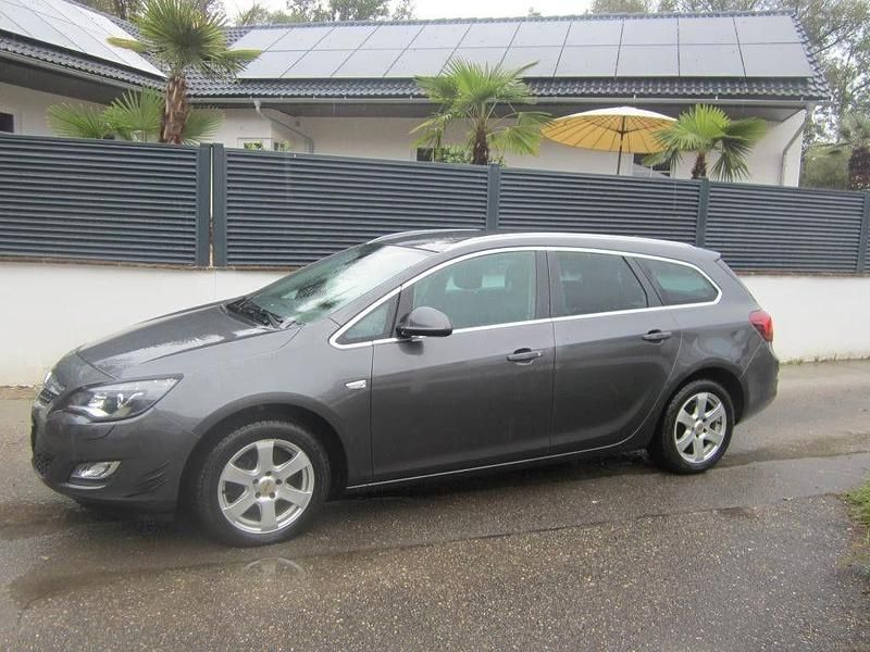 Gebraucht Opel Astra 110 PS (80 kW) 2011 Grau Limousine