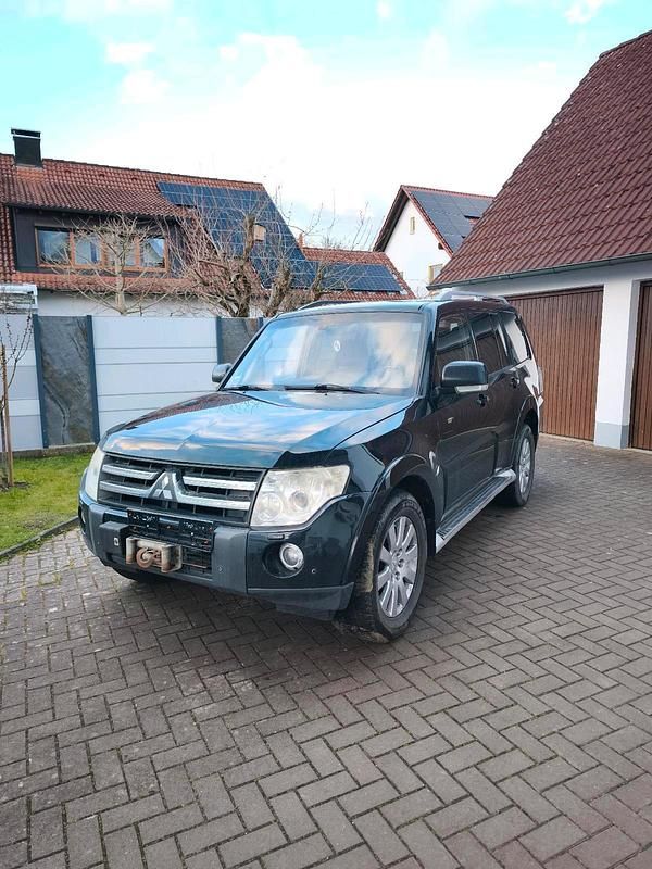 Gebraucht Mitsubishi Pajero 170 PS (125 kW) 2008 Schwarz SUV