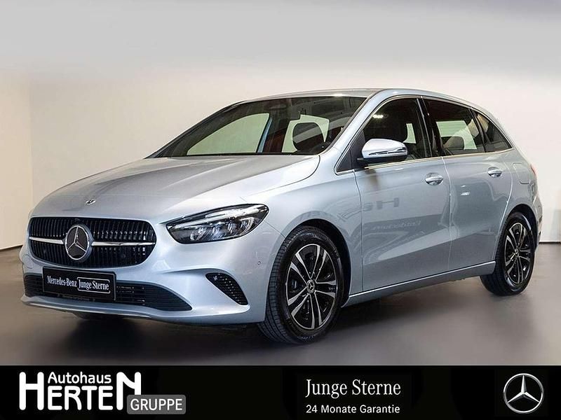 Lack hightechsilber Gebraucht 2024 Mercedes B200 Progressive Van / Kleinbus | 29.880 € (Guter Preis) - Bild 1/4