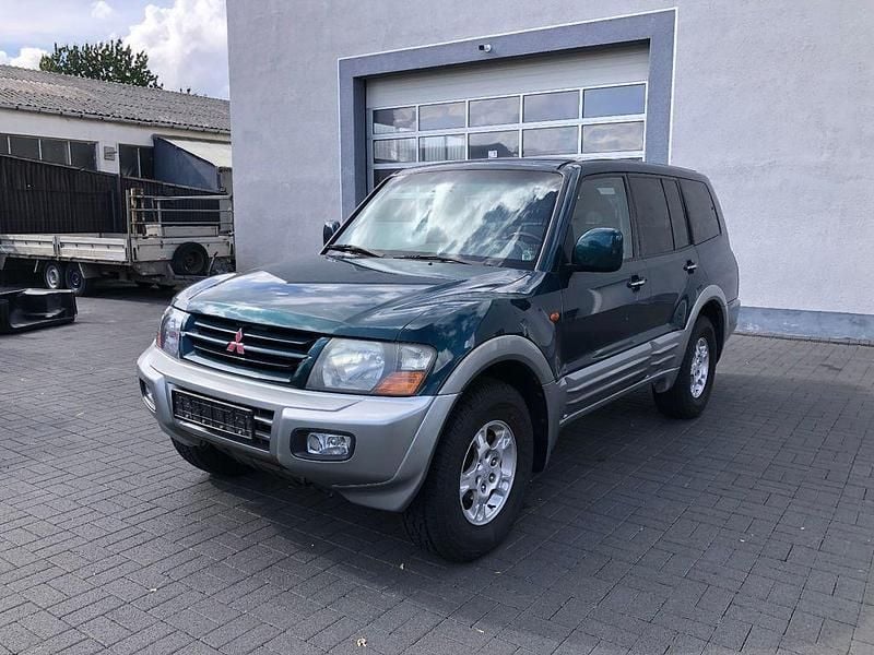 Grün Gebraucht 2001 Mitsubishi Pajero Elegance SUV | 5.950 € - Bild 1/4