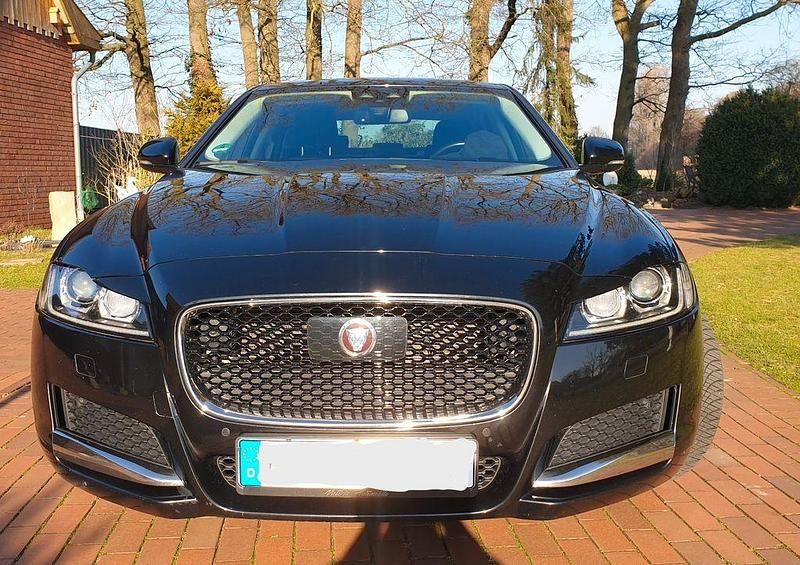 Gebraucht Jaguar XF Prestige 179 PS (131 kW) 2016 Schwarz Limousine