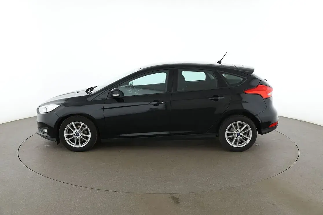 Gebraucht Ford Focus Trend+ 125 PS (91 kW) 2018 Schwarz Limousine
