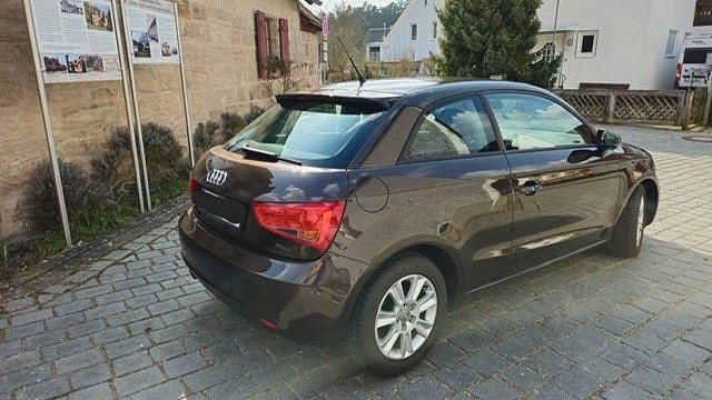Gebraucht Audi A1 Attraction 86 PS (63 kW) 2011 Braun Kleinwagen