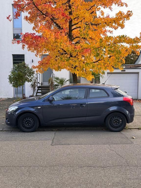 Blau Gebraucht 2009 Kia ProCeed Spirit Kleinwagen | 3.900 € (Fairer Preis) - Bild 1/4