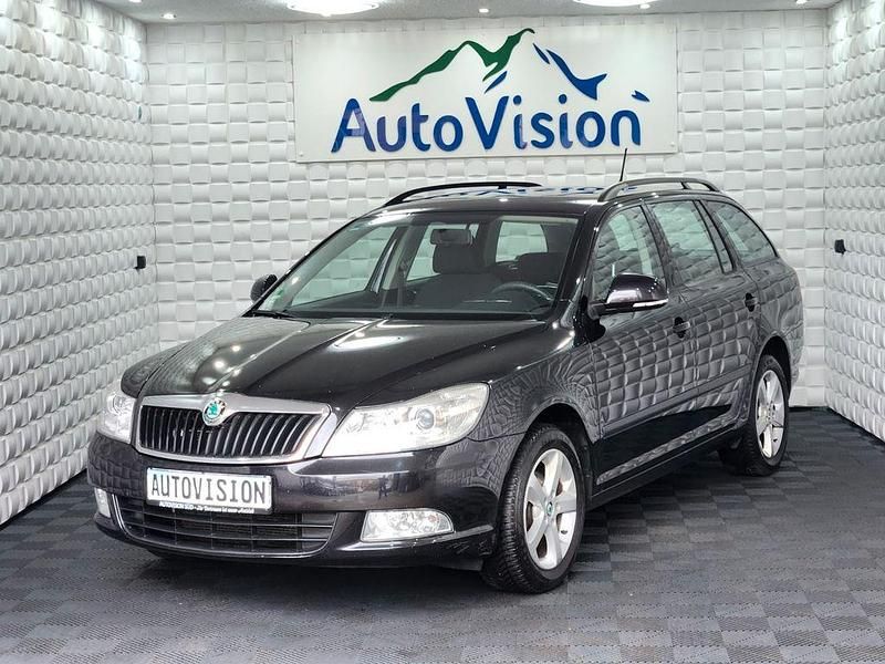 Schwarz Gebraucht 2012 Skoda Octavia Ambition Kombi | 3.950 € (Superpreis) - Bild 1/4