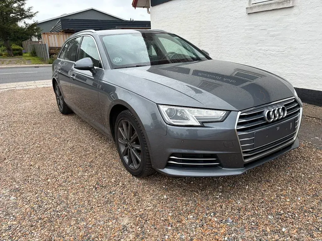 Gebraucht Audi A4 Sport 190 PS (139 kW) 2018 Grau Limousine
