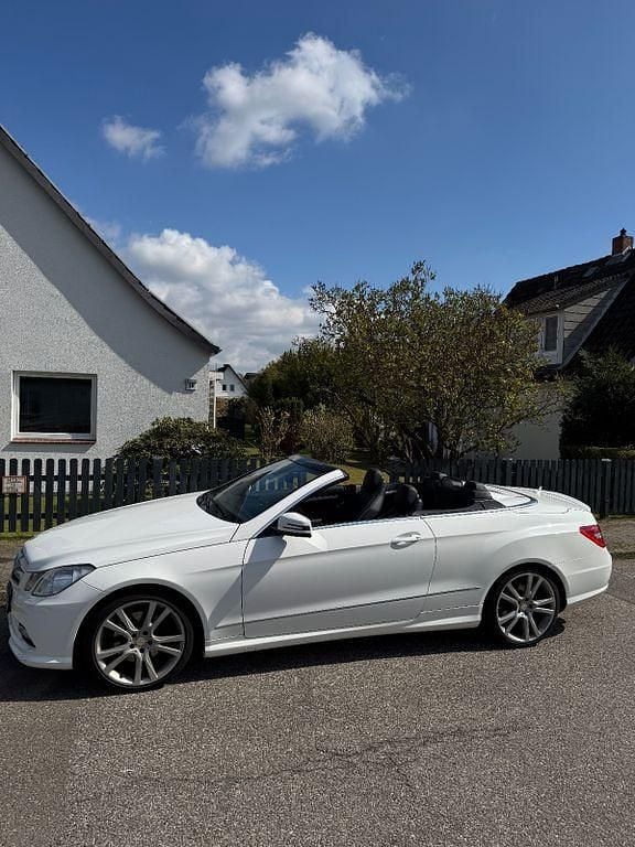 Gebraucht Mercedes E250 AMG 204 PS (150 kW) 2012 Weiß Cabrio