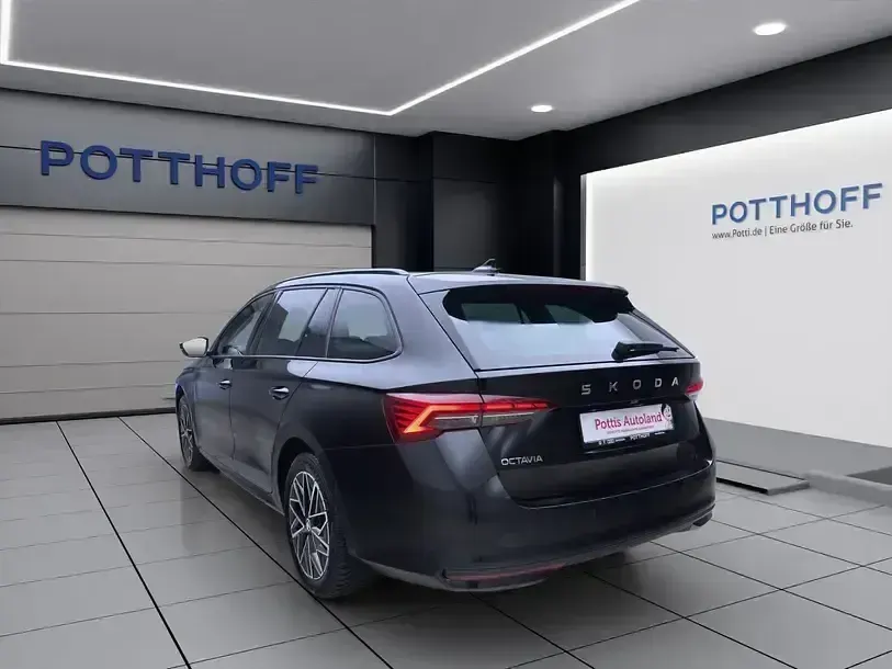 Gebraucht Skoda Octavia Selection 150 PS (110 kW) 2025 Blackmagic perleffekt Kombi