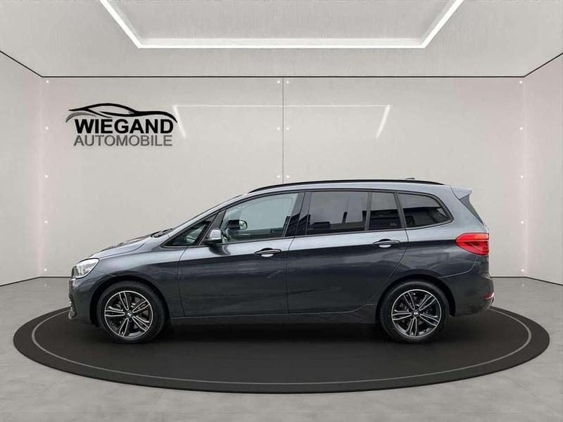 Gebraucht BMW 220 Sport Line 190 PS (139 kW) 2022 Mineralgrau metallic Van / Kleinbus