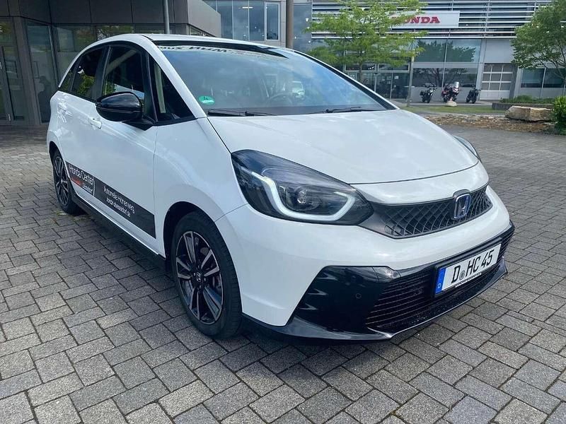 Platinum white (weiß) Gebraucht 2024 Honda Jazz Advance Kleinwagen | 24.980 € (Fairer Preis) - Bild 1/3
