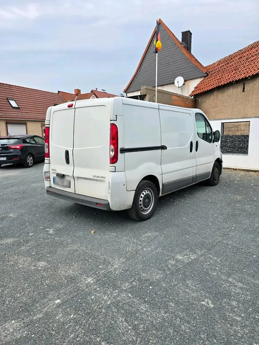 Gebraucht Opel Vivaro 90 PS (66 kW) 2010 Weiß Van / Kleinbus