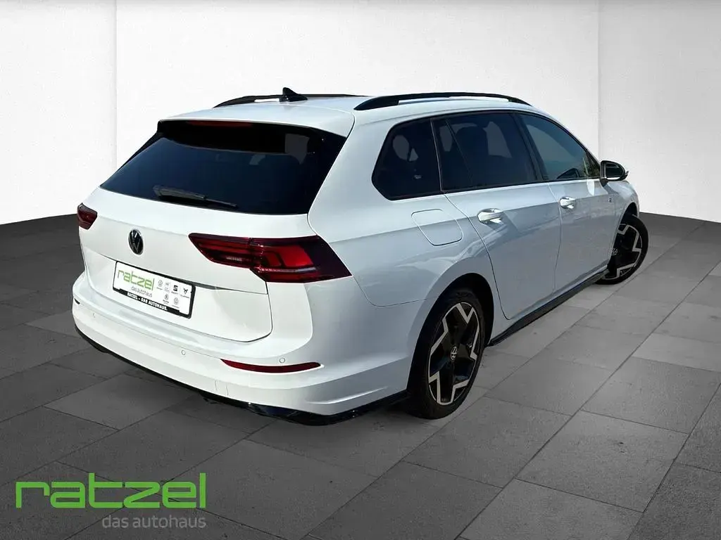 Gebraucht VW Golf VIII R-line 150 PS (110 kW) 2025 Weiß Kombi