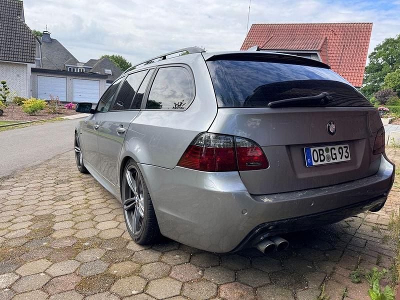 Gebraucht BMW 545 Performance 333 PS (244 kW) 2004 Grau Kombi