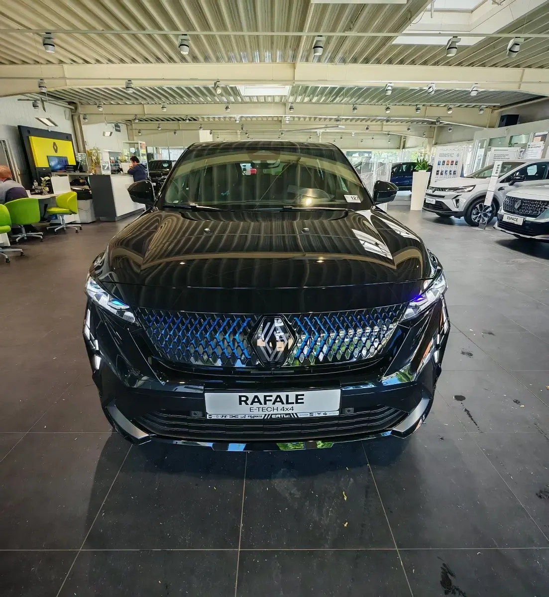 Używany Renault Rafale 300 KM (220 kW) 2025 Czarny SUV