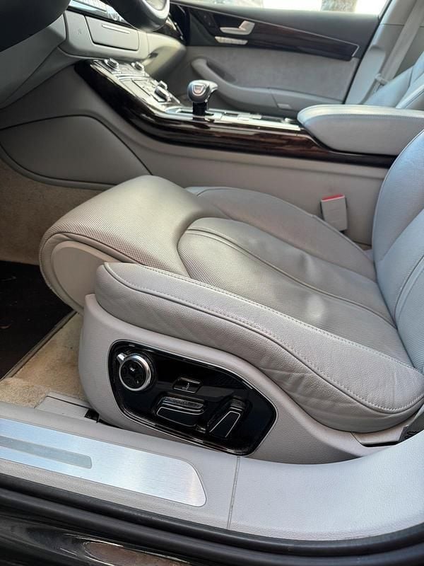 Second-hand Audi A8 250 CP (183 kW) 2010 Andere farben Berlinǎ